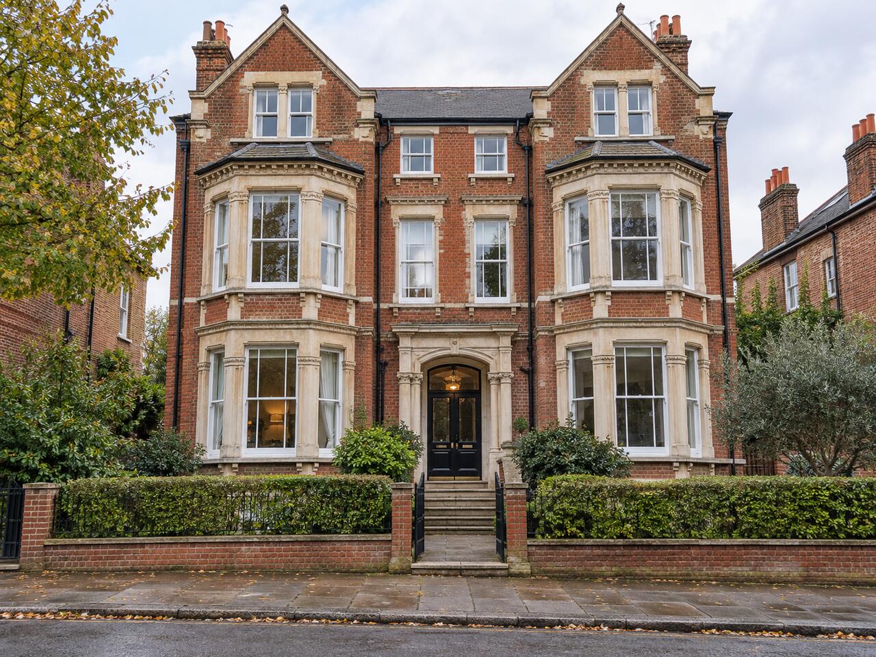 2 bed flat photo 1