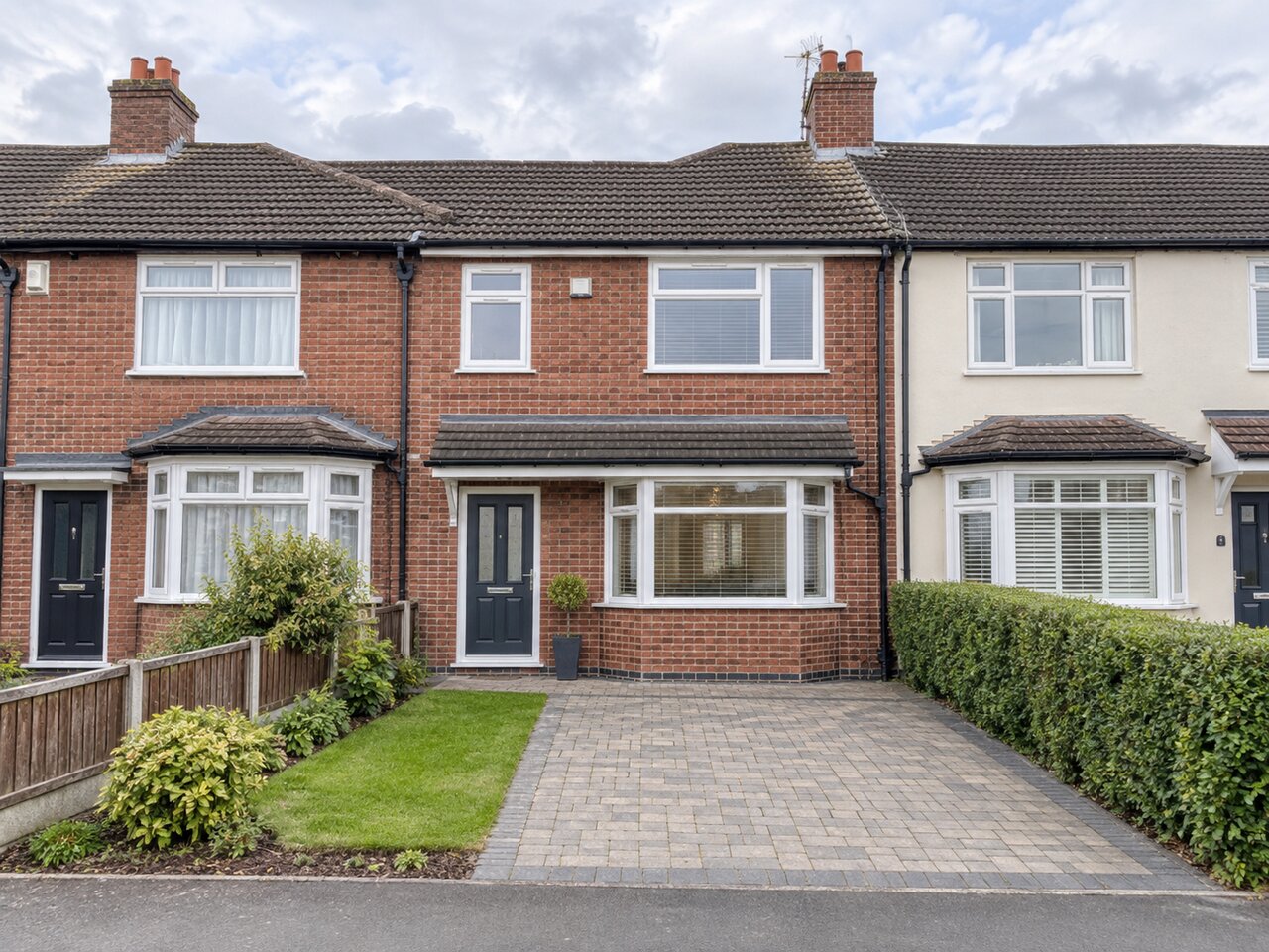 3 bed terraced house photo 1