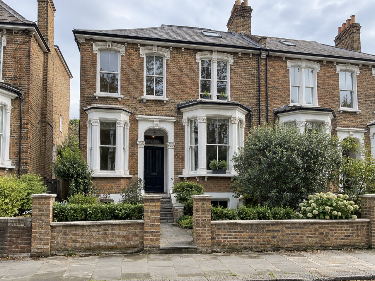 2 bed flat photo 1