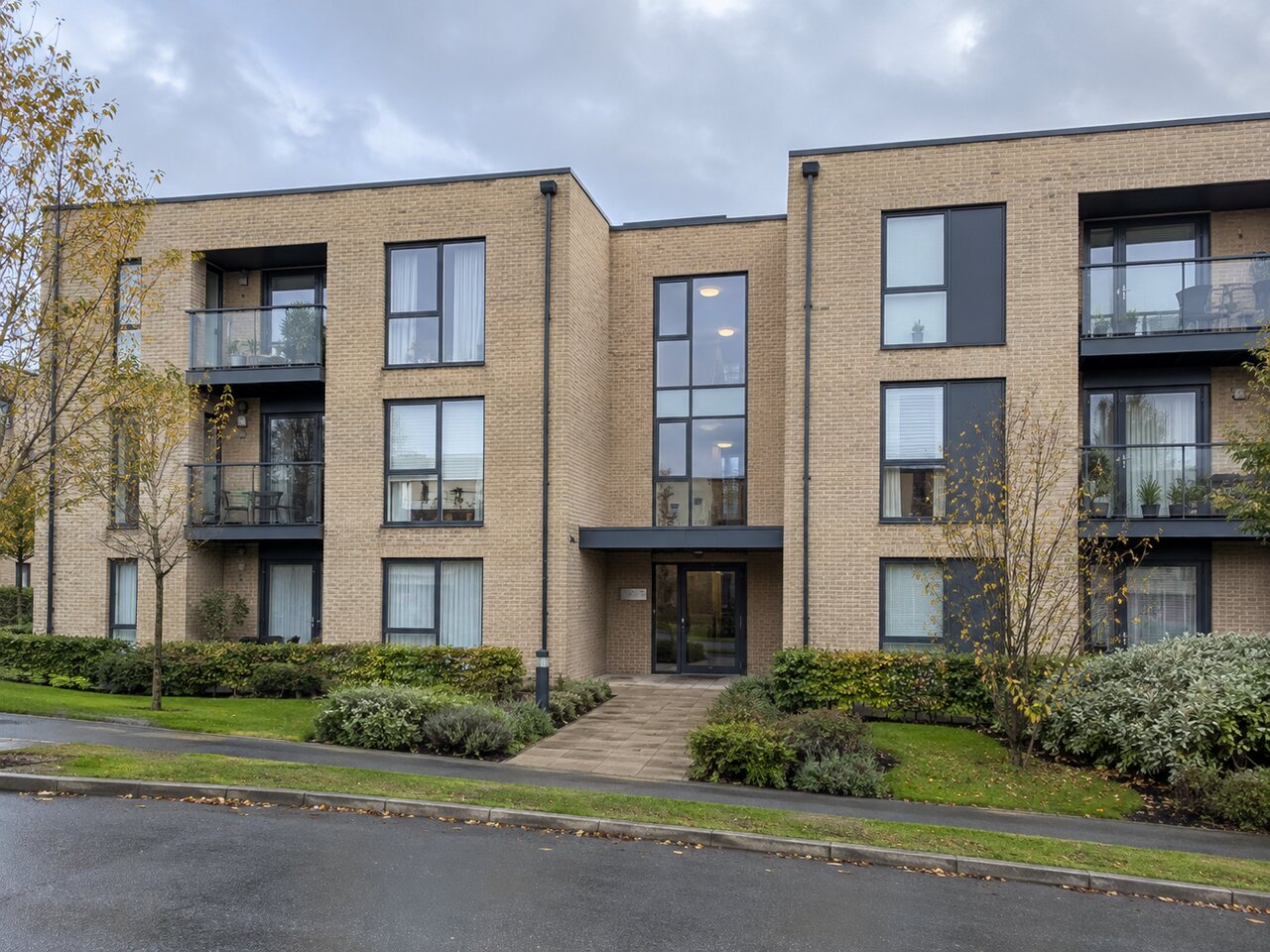2 bed flat photo 1