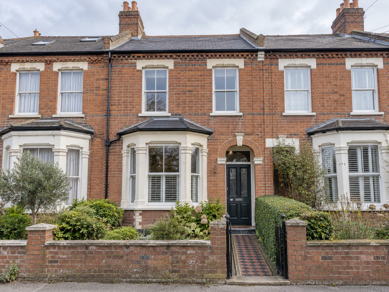 3 bed terraced house photo 1