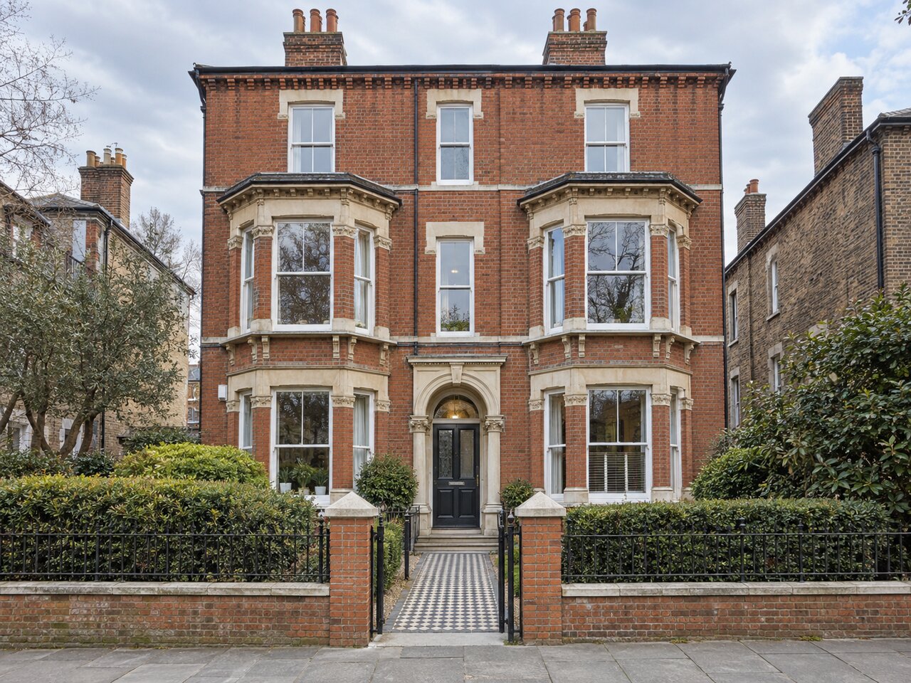 2 bed flat photo 1